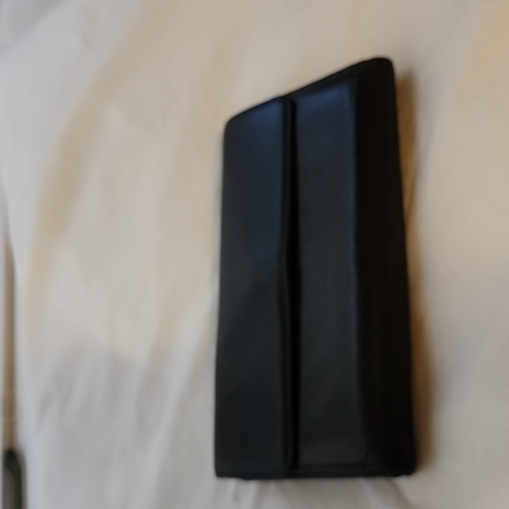 UNBRANDED LEATHER WALLET